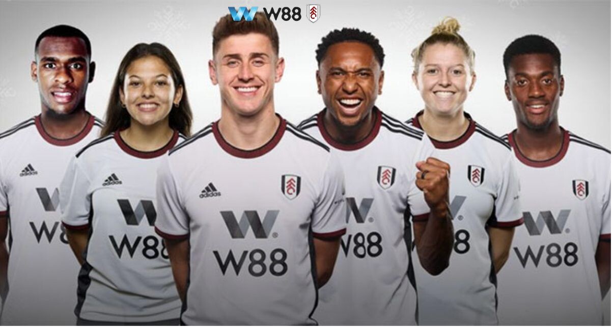 Logo W88 xuất hiện trên áo của câu lạc bộ Fulham FC